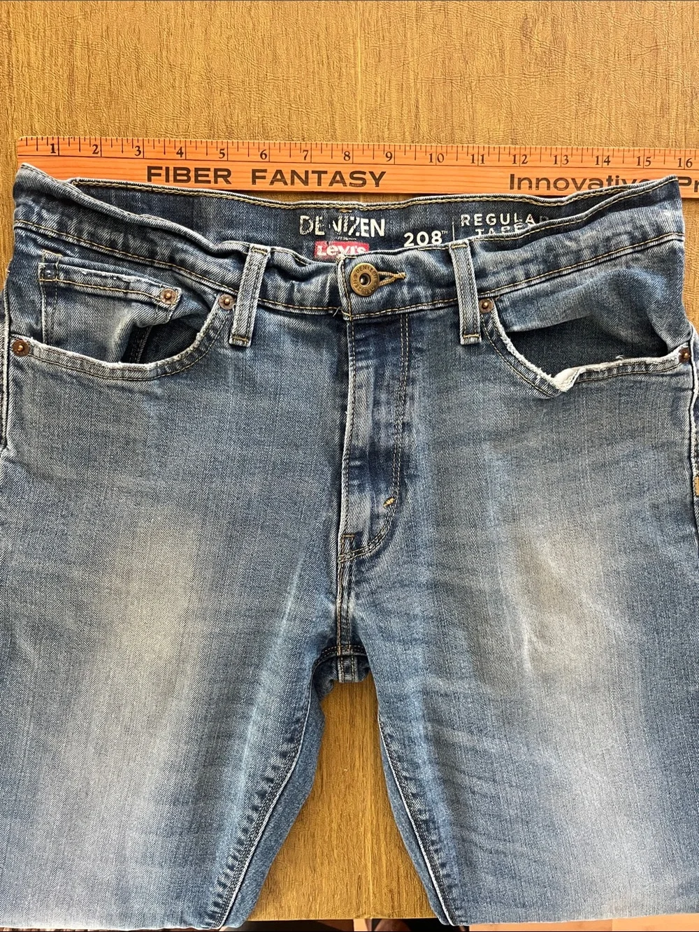 Men’s Levi's Denizen 208 Light Blue Wash  Jeans, Regular Taper Fit, 5 Pocket